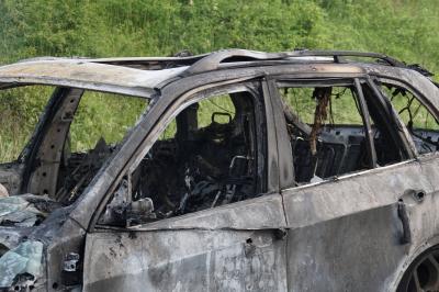 Pforzheim: ein Pkw Vollbrand auf der A8 bei Pforzheim Nord